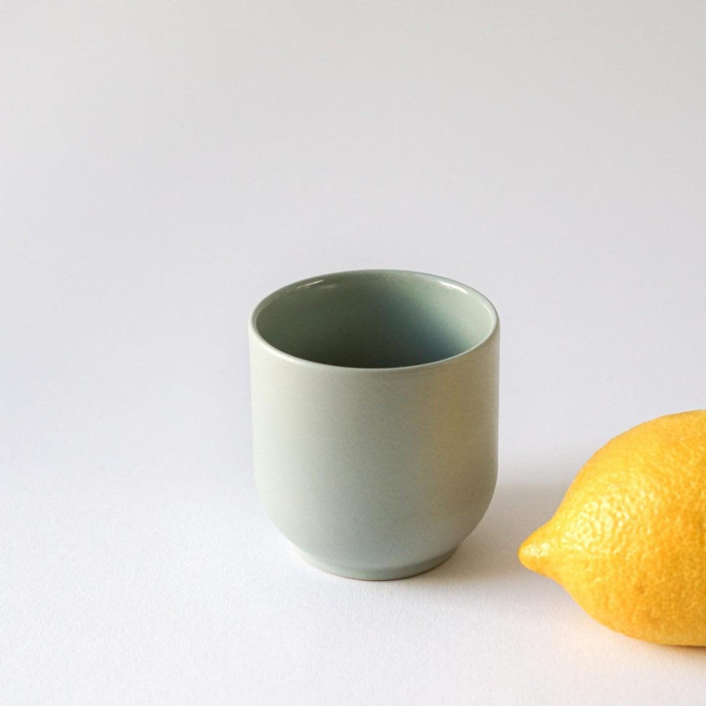 Keramik Krus uden hank - Hollyhock - indre Ceramics - Sage Green - 200 ml - no beige