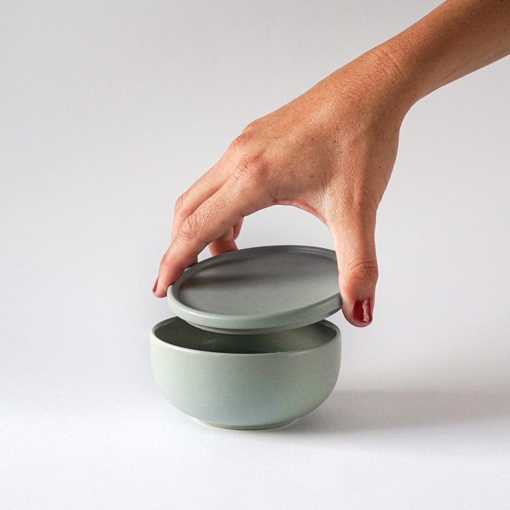 Lille håndlavet keramik skål - mini Hollyhock - indre Ceramics - Sage Green - 150 ml - no beige