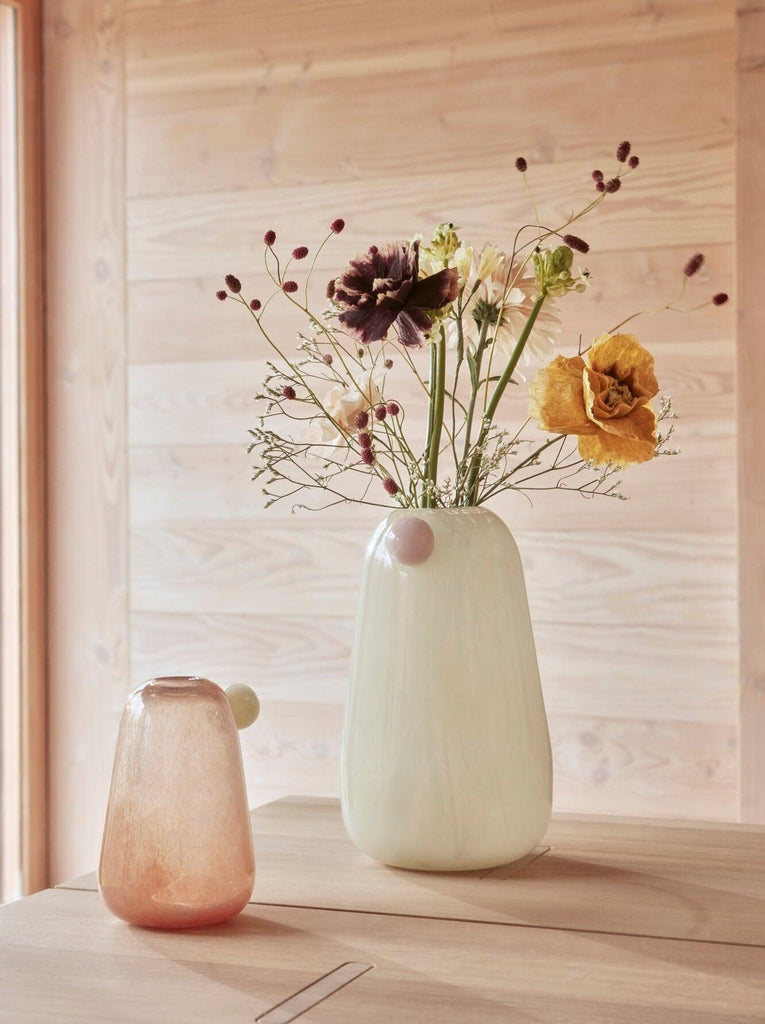 Vase - OYOY Living Design - Inka Vase - Small - Ø12,5 x H20 cm - Taupe / Vanilla - no beige